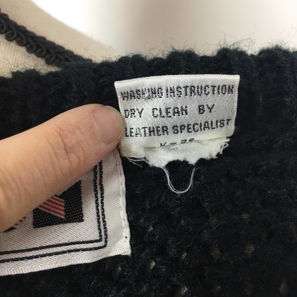 Vintage 80's Forum sweater with leather accents! - Picture 6 of 6